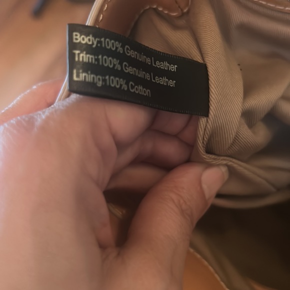 G.I.L.I. Large Leather Tote - Picture 15 of 16